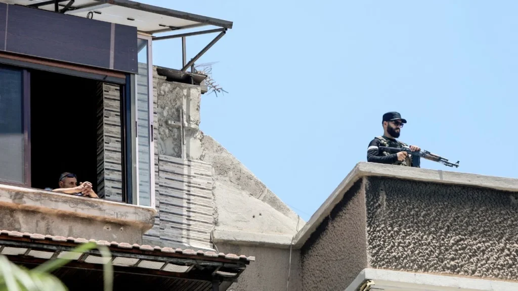 De acuerdo al observatorio de guerra al menos ocho personas murieron en enfrentamientos entre tribus en Siria.