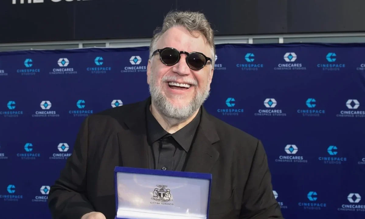Entregan al cineasta mexicano Guillermo del Toro la llave de Toronto.