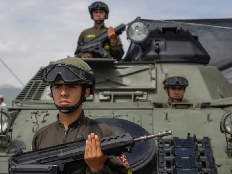 Entrenan cadetes con simulacro de invasión 