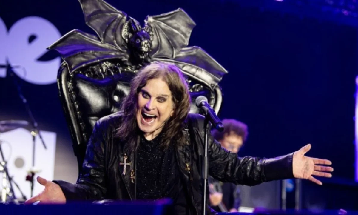 Tras la muerte de Ozzy Osbourne, estas son las 10 canciones que no debes dejar de escuchar como parte de su legado al heavy metal.