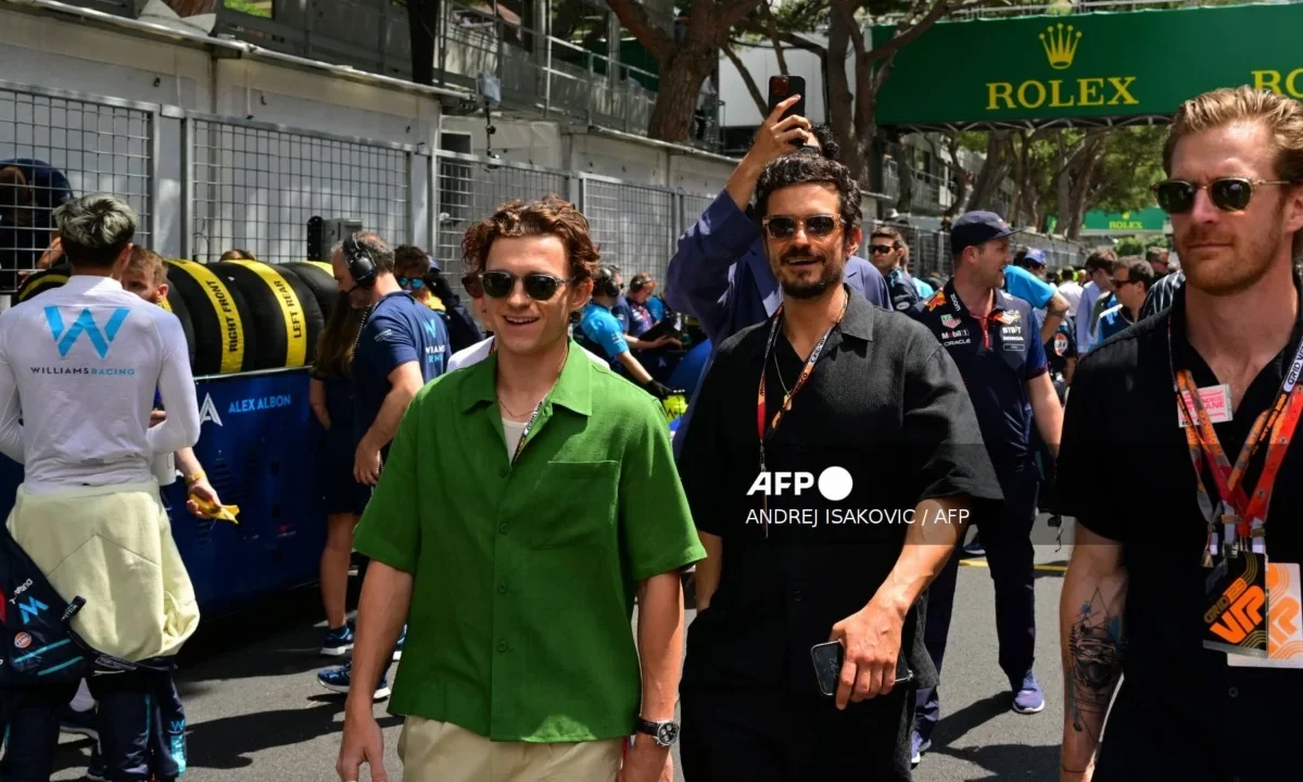 Tom Holland encabezó el desfile de celebridades que asistieron al Gran Premio de Gran Bretaña 2025 en Silverstone.