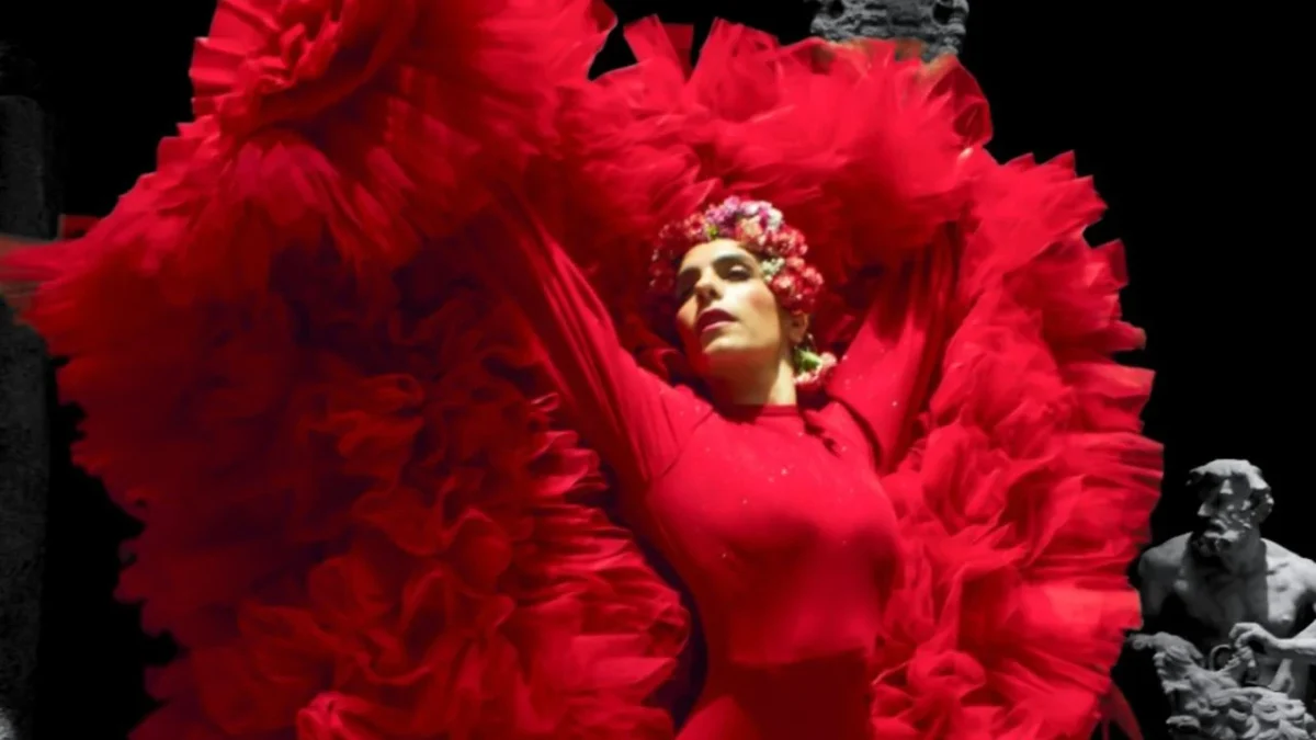 No exagera el cordobés: Ibérica Contemporánea incluye a grandes del flamenco como Sara Baras y María Juncal.