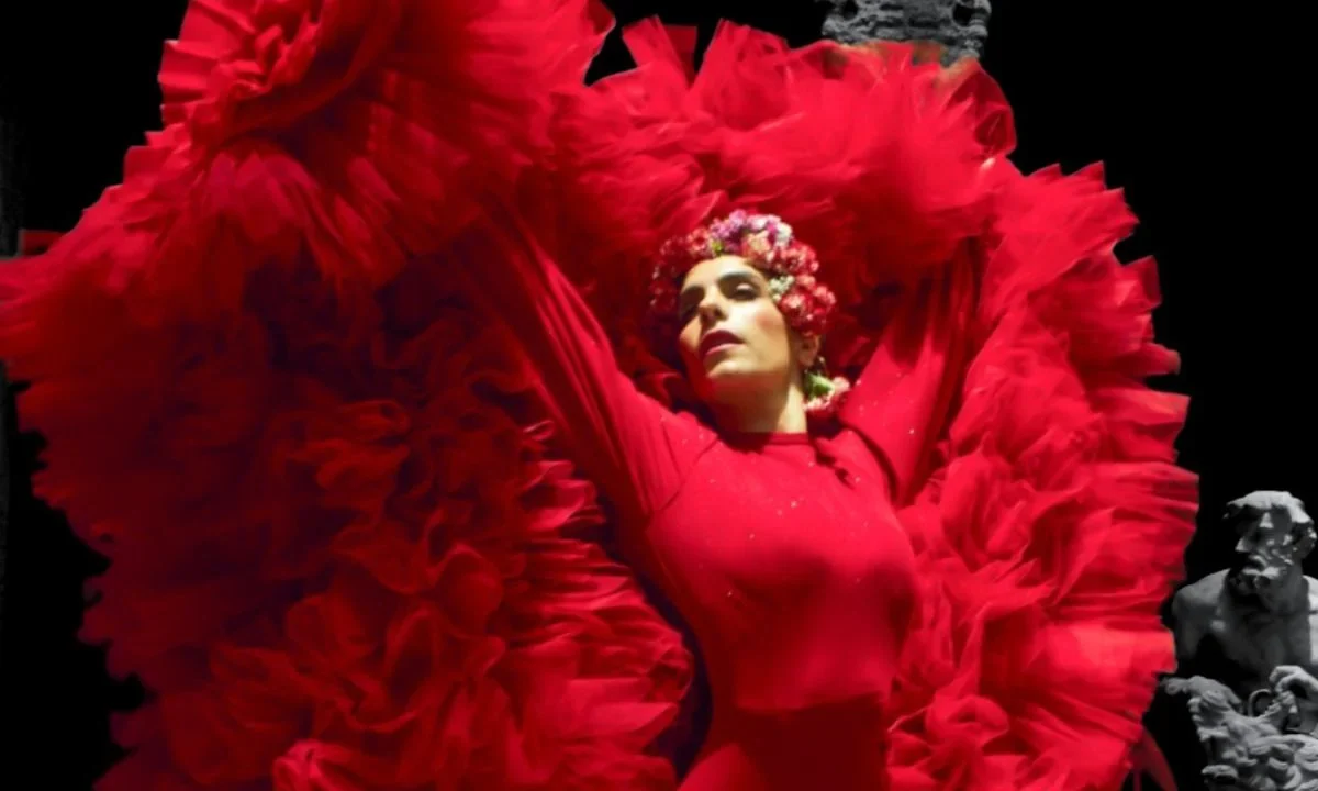 No exagera el cordobés: Ibérica Contemporánea incluye a grandes del flamenco como Sara Baras y María Juncal.