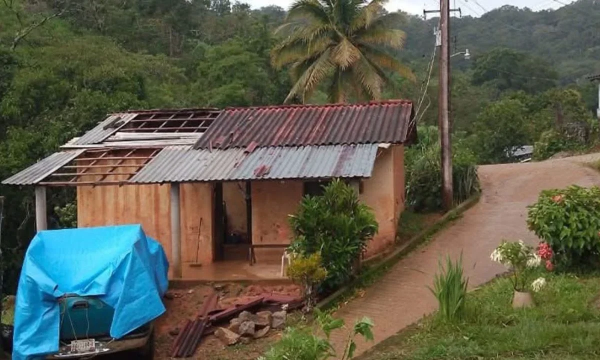 Las intensas lluvias registradas la tarde de este lunes provocaron encharcamientos e inundaciones en la zona norte del Valle de México, donde los municipios más afectados fueron Ecatepec y Tultitlán.
