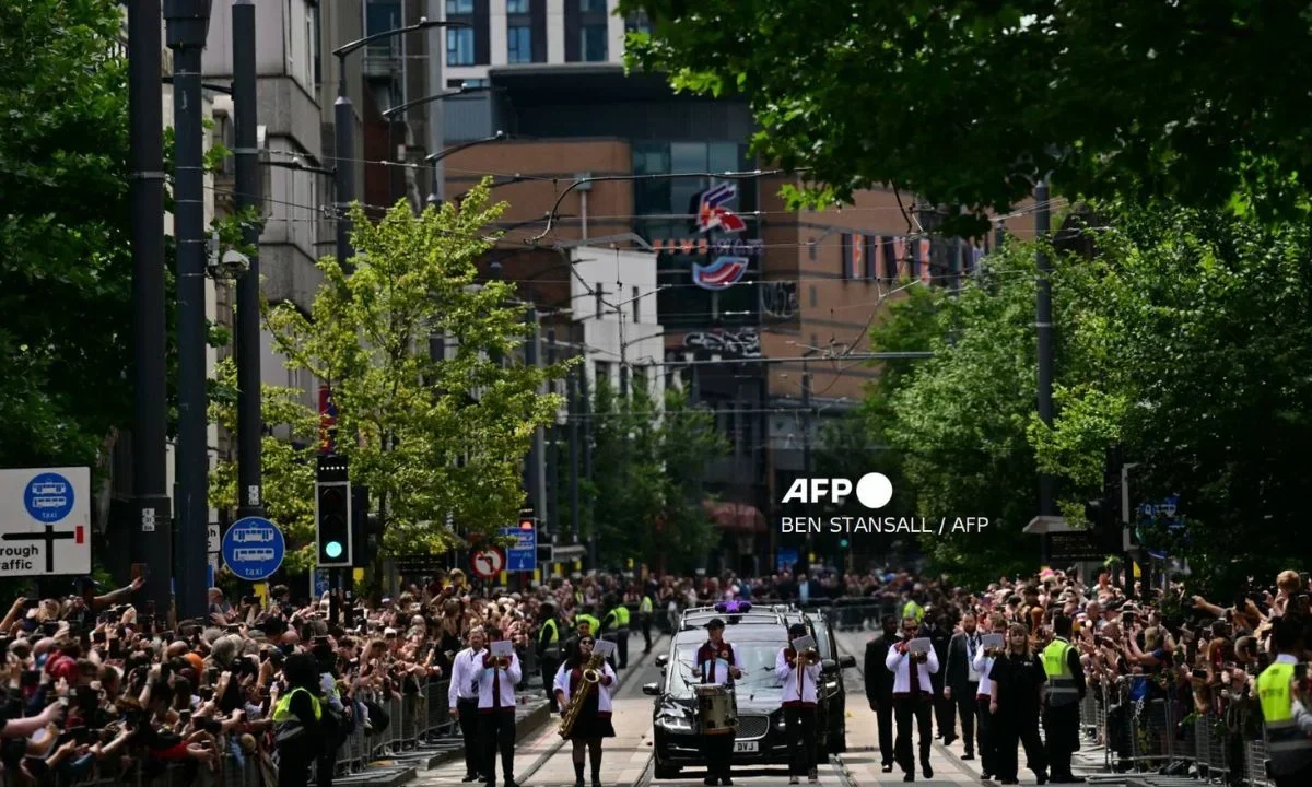 Miles acuden al funeral de Ozzy Osbourne en Birmingham