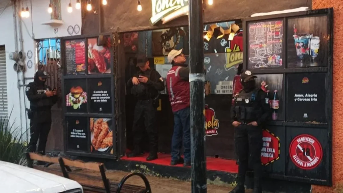 Durante los operativos de cierre de chelerías, también se clausuraron cuatro locales y detuvieron a dos personas por violar sellos de clausura.