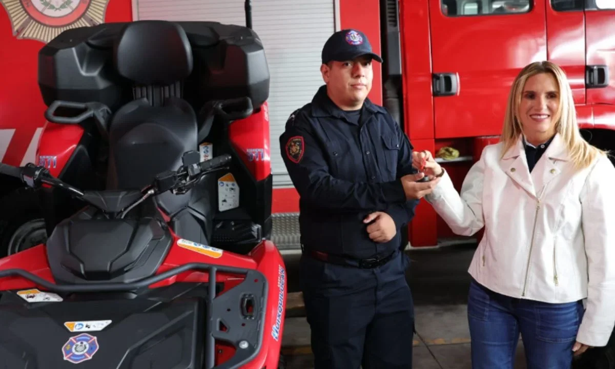 La alcaldesa Romina Contreras entregó varias unidades modernas.