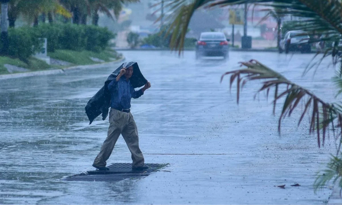 El Huracán Flossie se acerca a las costas de Jalisco, Colima y Guerrero como categoría 3 según el reporte de las 21:00 horas de la Conagua.
