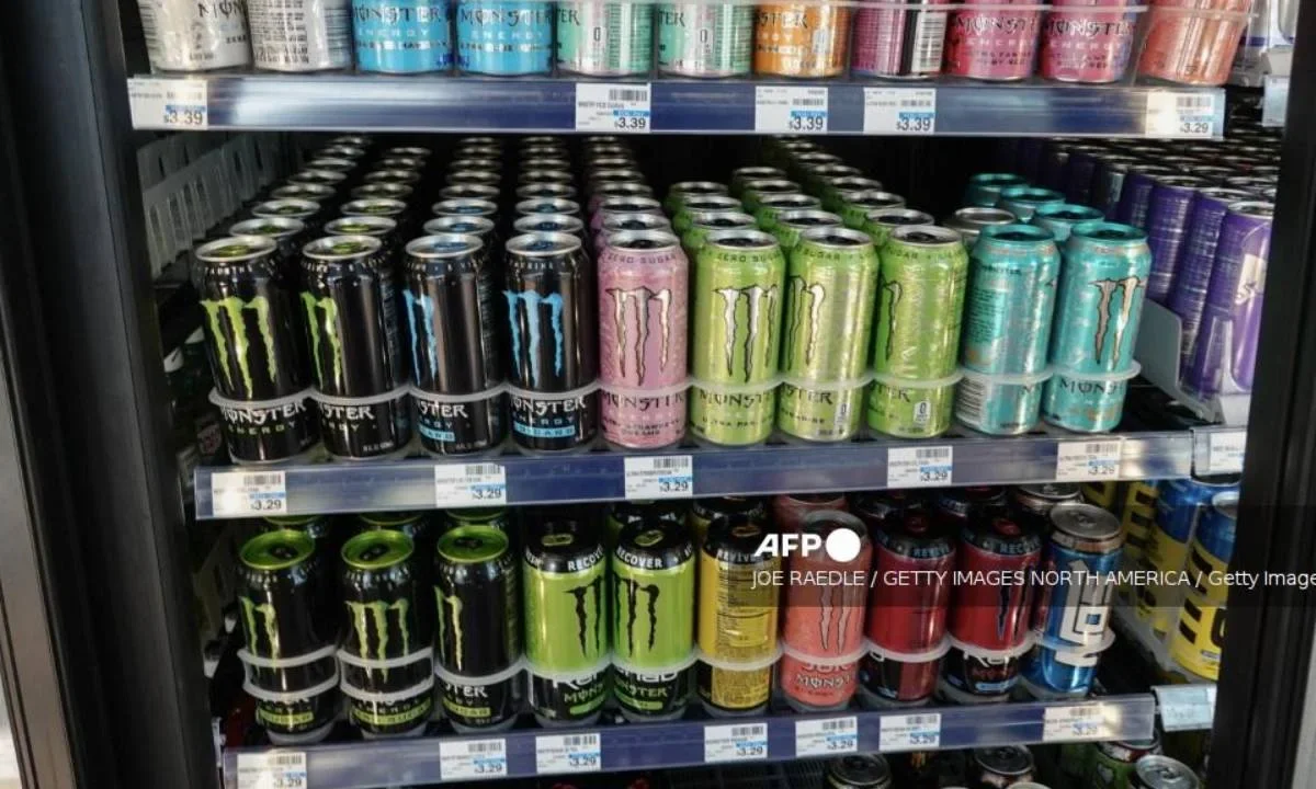 Ricardo Monreal impulsa una iniciativa para prohibir la venta, distribución o suministro de bebidas energéticas a menores de 18 años.