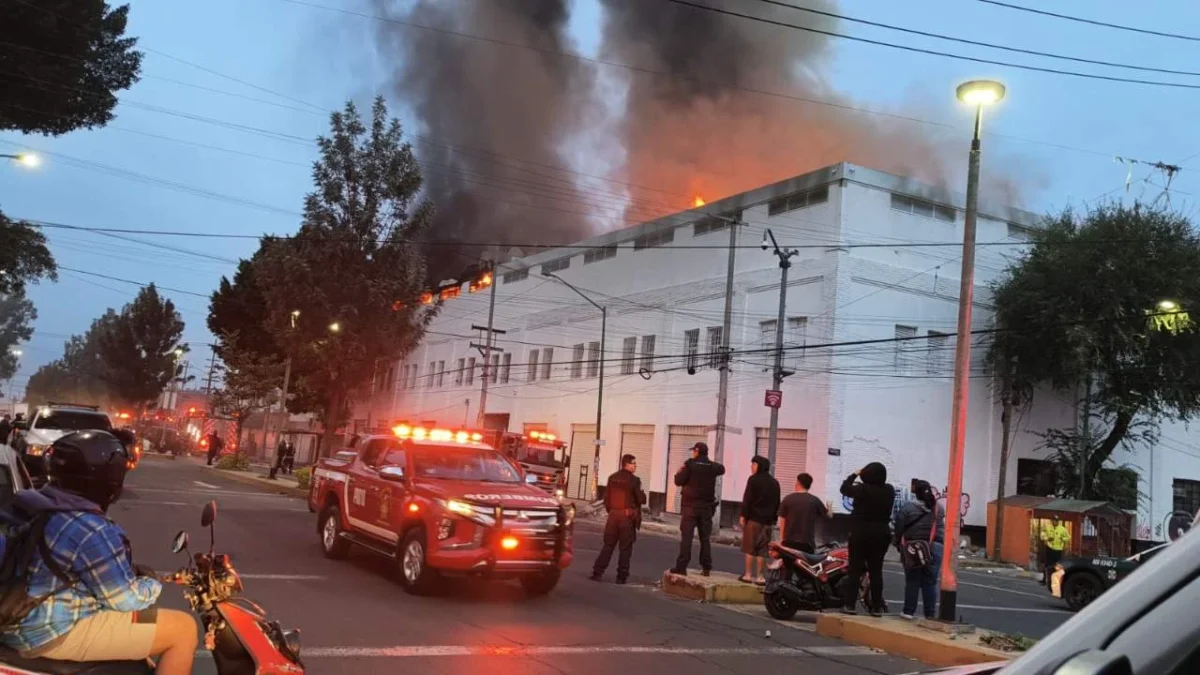 Incendio consume bodega en la colonia Morelos