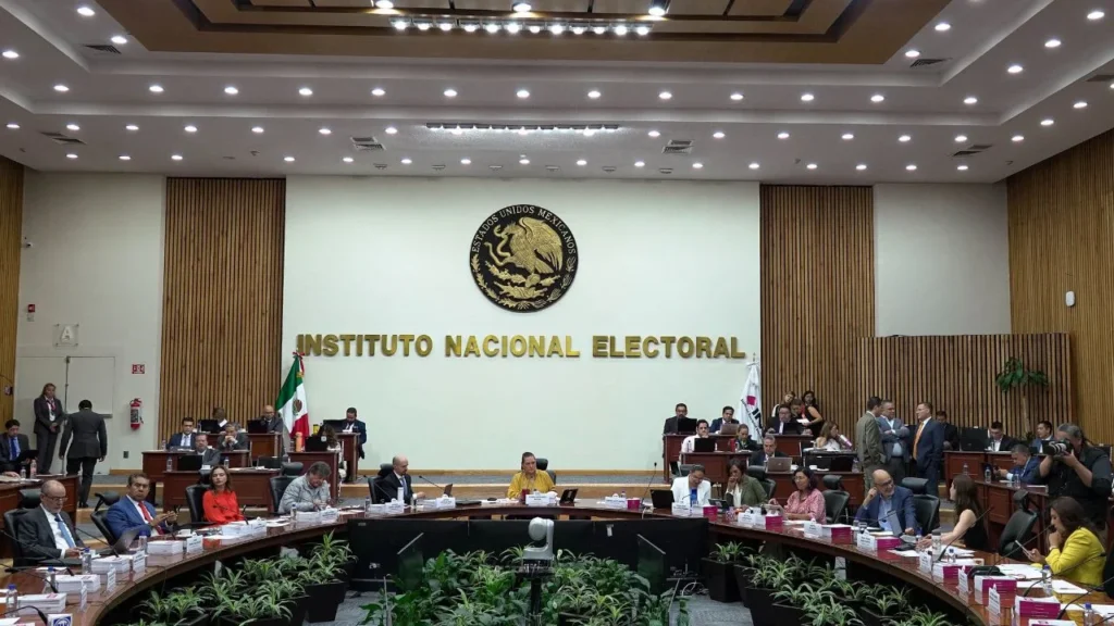 Cuatro consejeros del órgano electoral señalaron que es “improbable por no decir imposible” que los ciudadanos votaran de manera casi idéntica en seis de cada 10 casillas.
