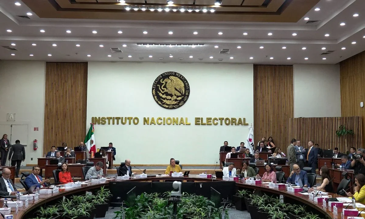 Cuatro consejeros del órgano electoral señalaron que es “improbable por no decir imposible” que los ciudadanos votaran de manera casi idéntica en seis de cada 10 casillas.