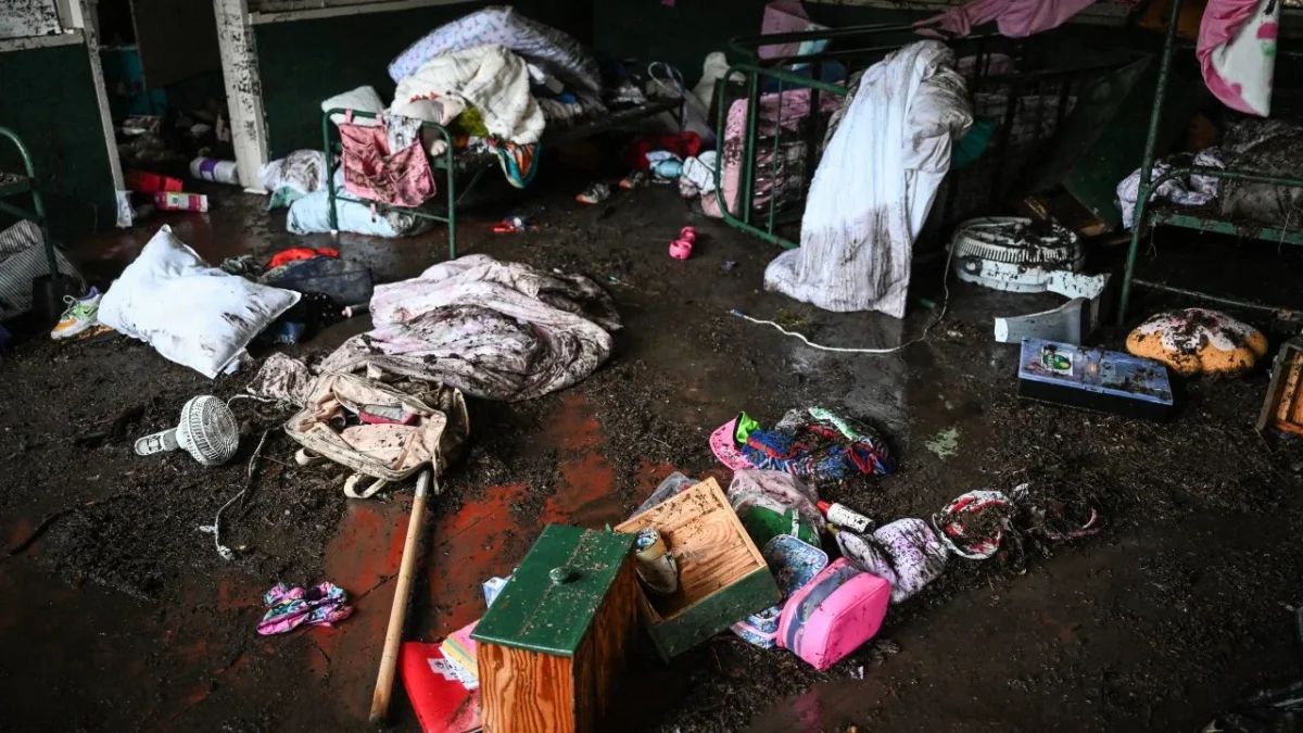 Los equipos de rescate prosiguen este domingo una búsqueda contrarreloj de las decenas de desaparecidos por las inundaciones en Texas, en el sur de Estados Unidos, que hasta el momento han causado más de 59 muertos.