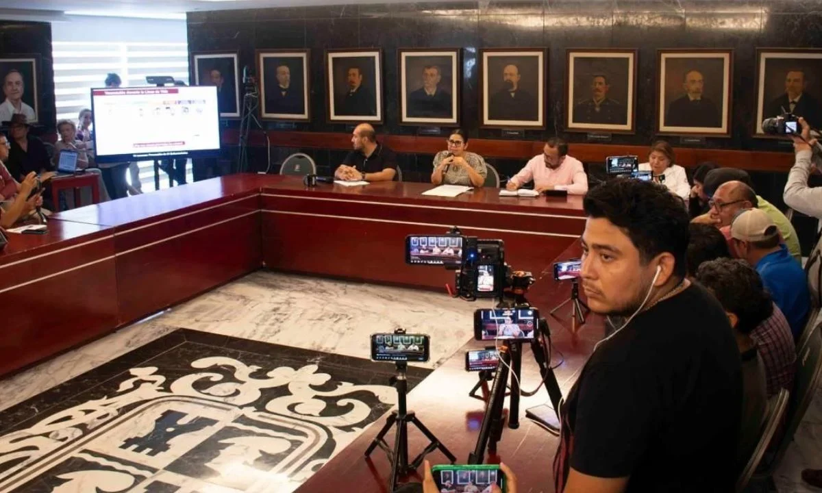 Invitan a habitantes del estado de Campeche a participar en la campaña "Vacúnate en tu auto".