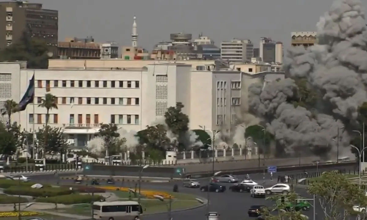 Israel bombardea edificio del Estado Mayor en Damasco, Siria