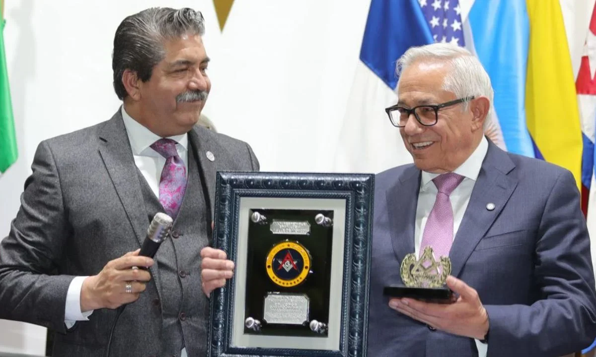 Jorge Gaviño Ambriz cuenta con estudios en Derecho y una amplia trayectoria en el servicio público tanto de la CDMX como federal.