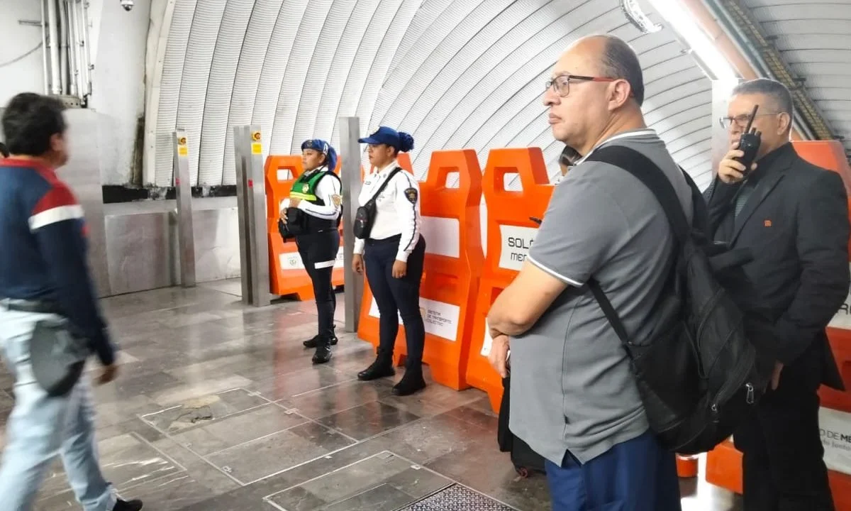 Una persona se arrojó al paso del tren en la Línea 7 del Metro CDMX, lo que provocó un cierre de más de una hora en todo el tramo.