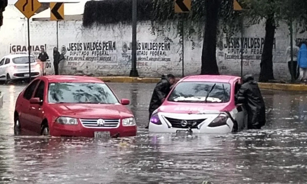 Lluvias y granizo en la CDMX dejaron severas afectaciones que activaron el Operativo Tlaloque en alcaldías de la zona sur de la capital.