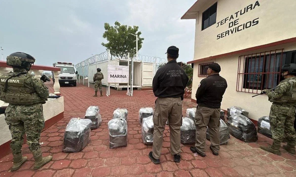 La Marina aseguró media tonelada de cocaína en costas de Oaxaca.