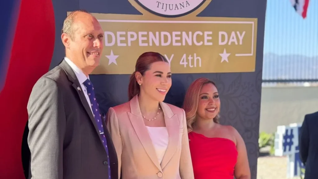 La gobernadora de Baja California, Marina del Pilar asistió a la ceremonia de Aniversario de EU refrendando la buena relación con dicho país.