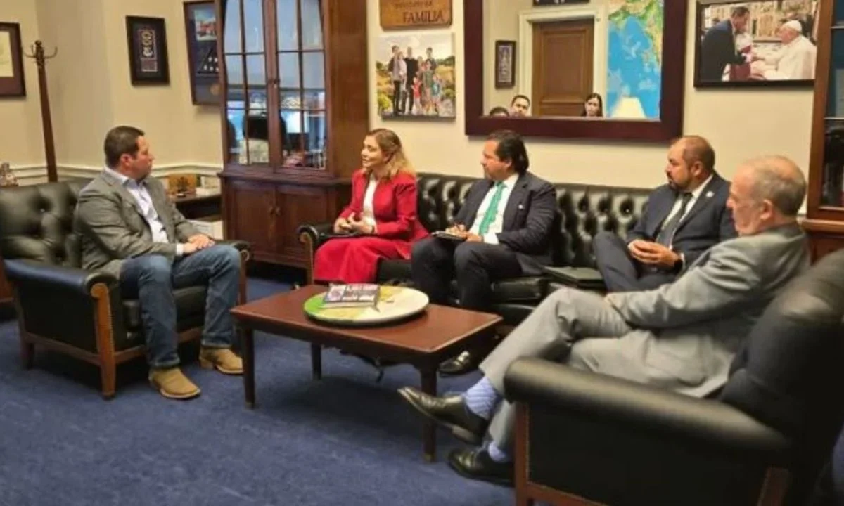 Maru Campos, gobernadora de Chihuahua, se reunió con el congresista Tony Gonzales como parte de su gira de trabajo por Washington, D.C.