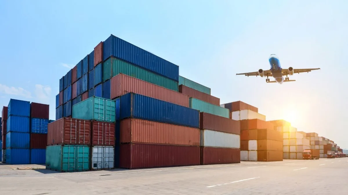 La SICT destacó que el traslado de operaciones de carga al AIFA responde a una estrategia integral para fortalecer el sistema aeroportuario.