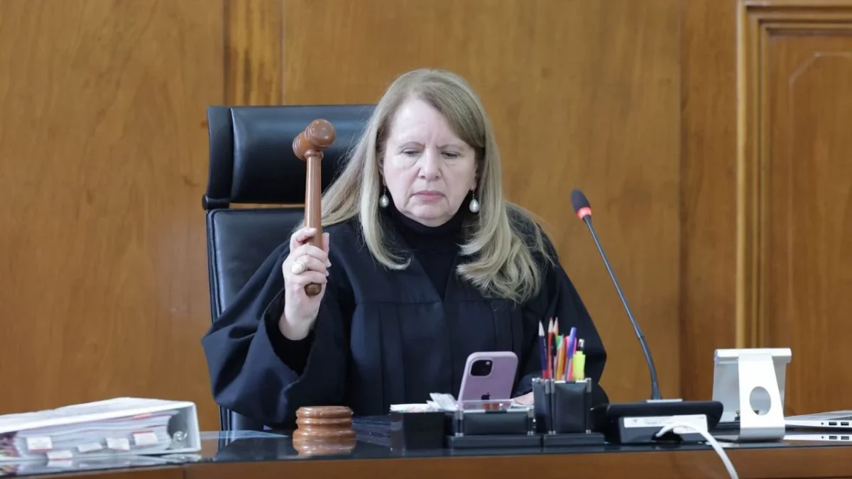 La ministra Loretta Ortiz, quien ganó una posición en la nueva Suprema Corte, señaló que los miembros electos del Alto Tribunal sí usarán toga y sesionarán en diversas partes del país.