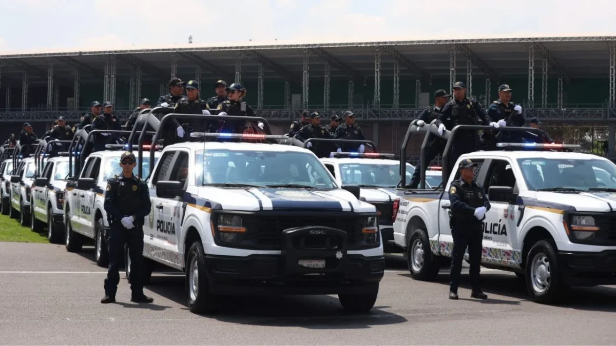 Autoridades capitalinas dieron el banderazo de 3 mil 500 nuevas patrullas para la CDMX; cuentan con aditamentos de alta tecnología.