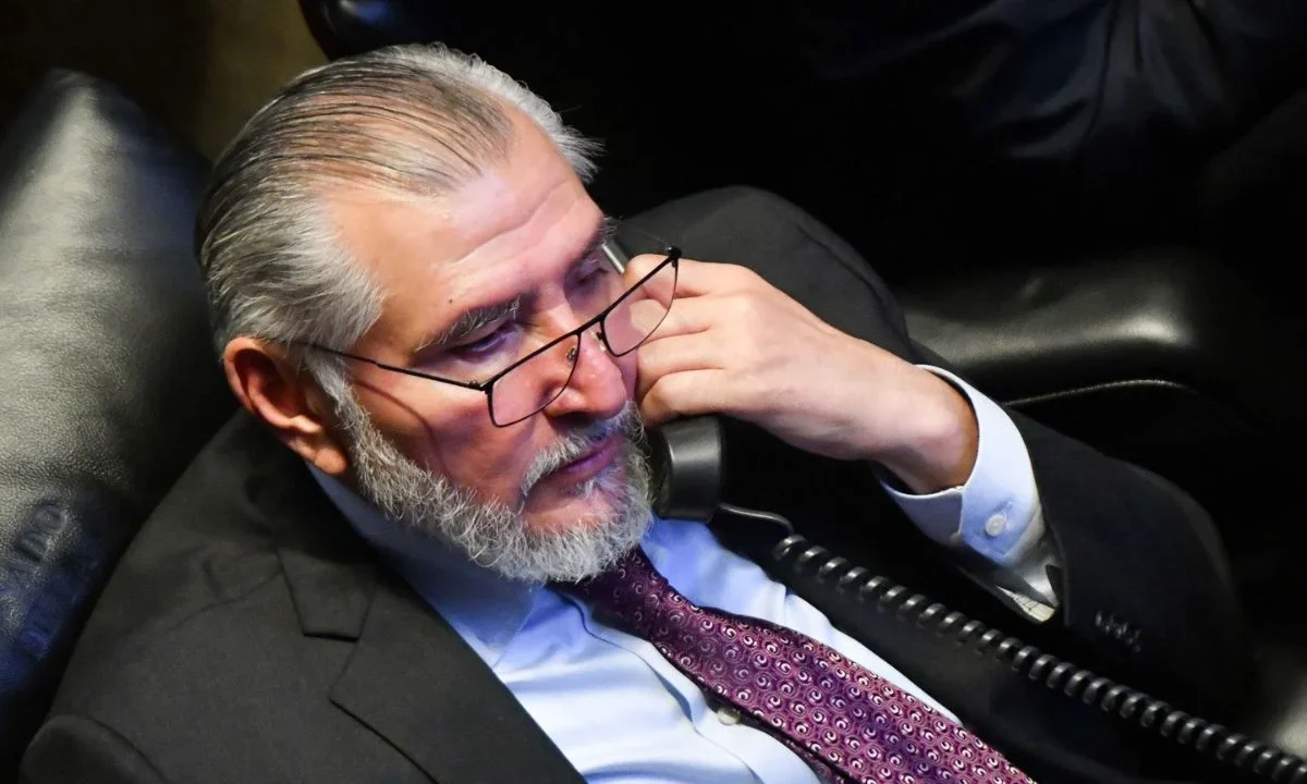 Senadores de los partidos oficialistas, cobijaron al coordinador parlamentario de Morena, Adán Augusto López, ante el caso de Hernán "N".