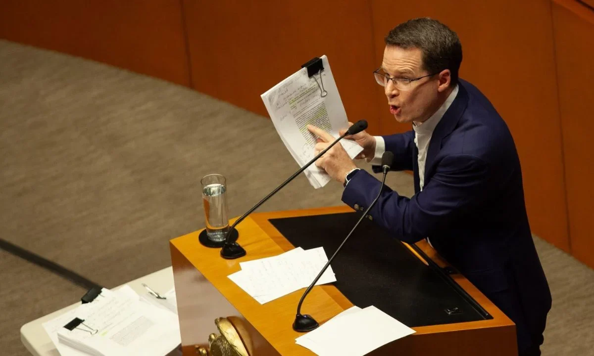Para Ricardo Anaya, las reformas promovidas por la presidenta Claudia Sheinbaum "son basura" y auguran un futuro distópico para el país.