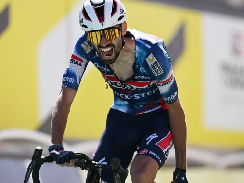 Paret-Peintre corona el Ventoux y celebra su mayor victoria