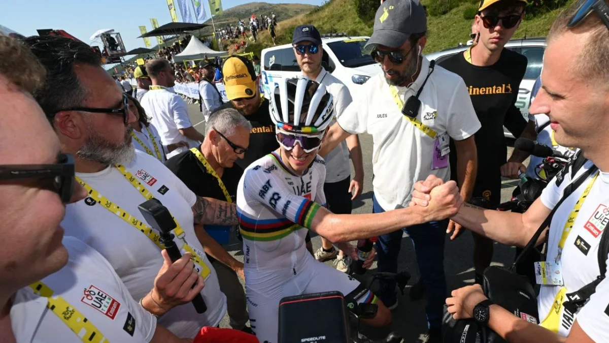 Tras su caída del miércoles, Tadej Pogacar ganó otra etapa del Tour de Francia y recuperó el liderato general. Preguntar a ChatGPT