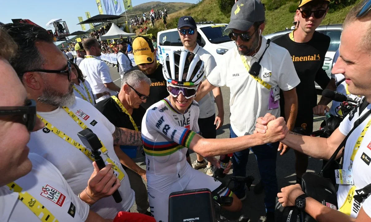 Tras su caída del miércoles, Tadej Pogacar ganó otra etapa del Tour de Francia y recuperó el liderato general. Preguntar a ChatGPT