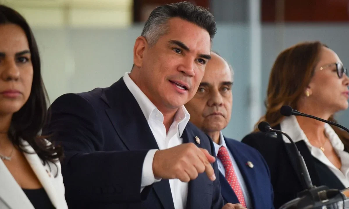 Imagen de archivo de Alejandro "Alito" Moreno, el priista lanzó una advertencia sobre el conflicto de aviación en México.