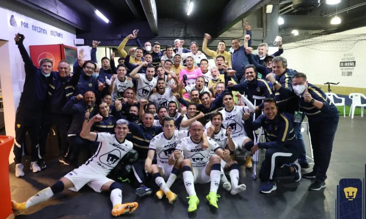 El artículo 8 del Reglamento de Competencias de la LigaMX solo contempla solo  nueve jugadores no nacidos en México como el límite de extranjeros que puede haber registrados en por equipo