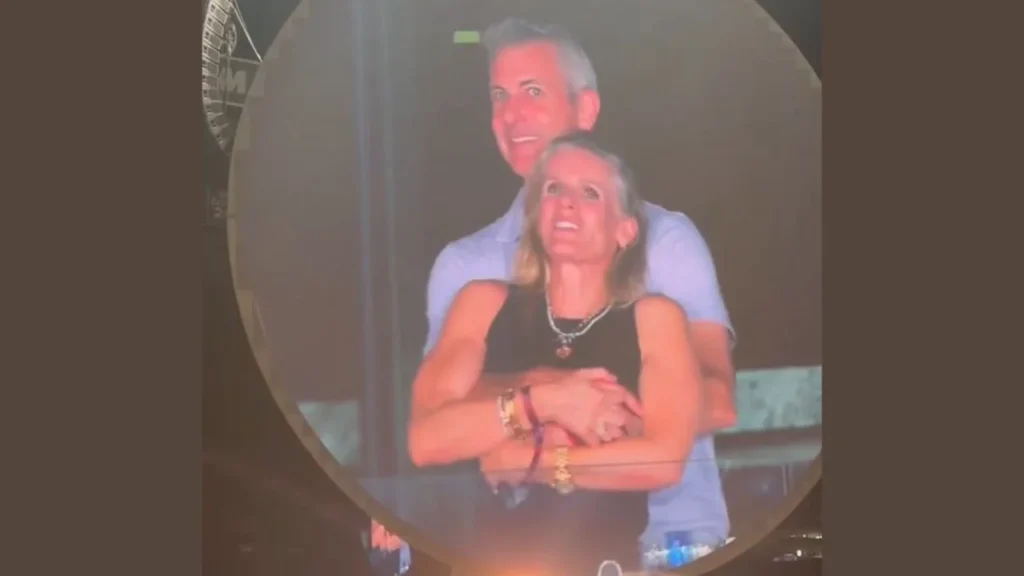Conoce la identidad del empresario Andy Byron, evidenciado abrazando a una mujer que no es su esposa, en un concierto de la banda Coldplay.