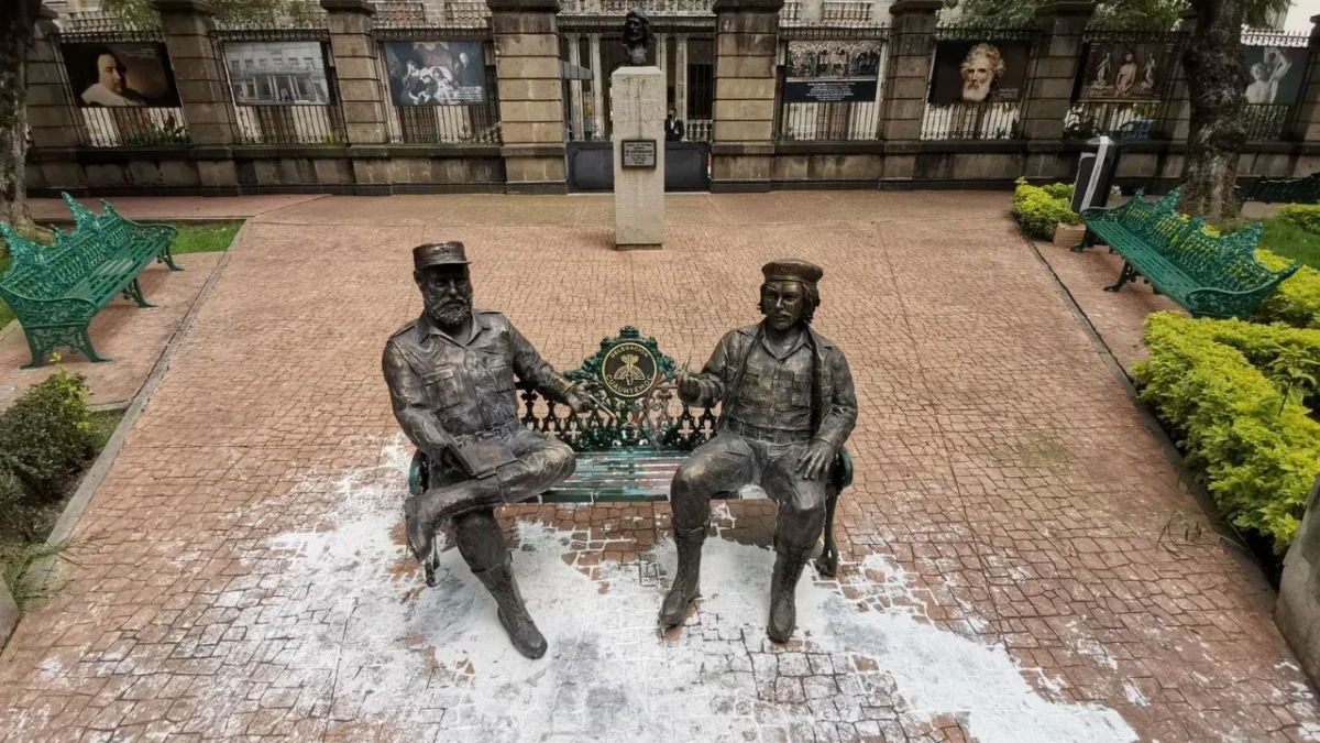 El Gobierno de CDMX Informó que debió avisarse al Comité de Monumentos y Obras Artísticas en Espacios Públicos para la remoción de la escultura.