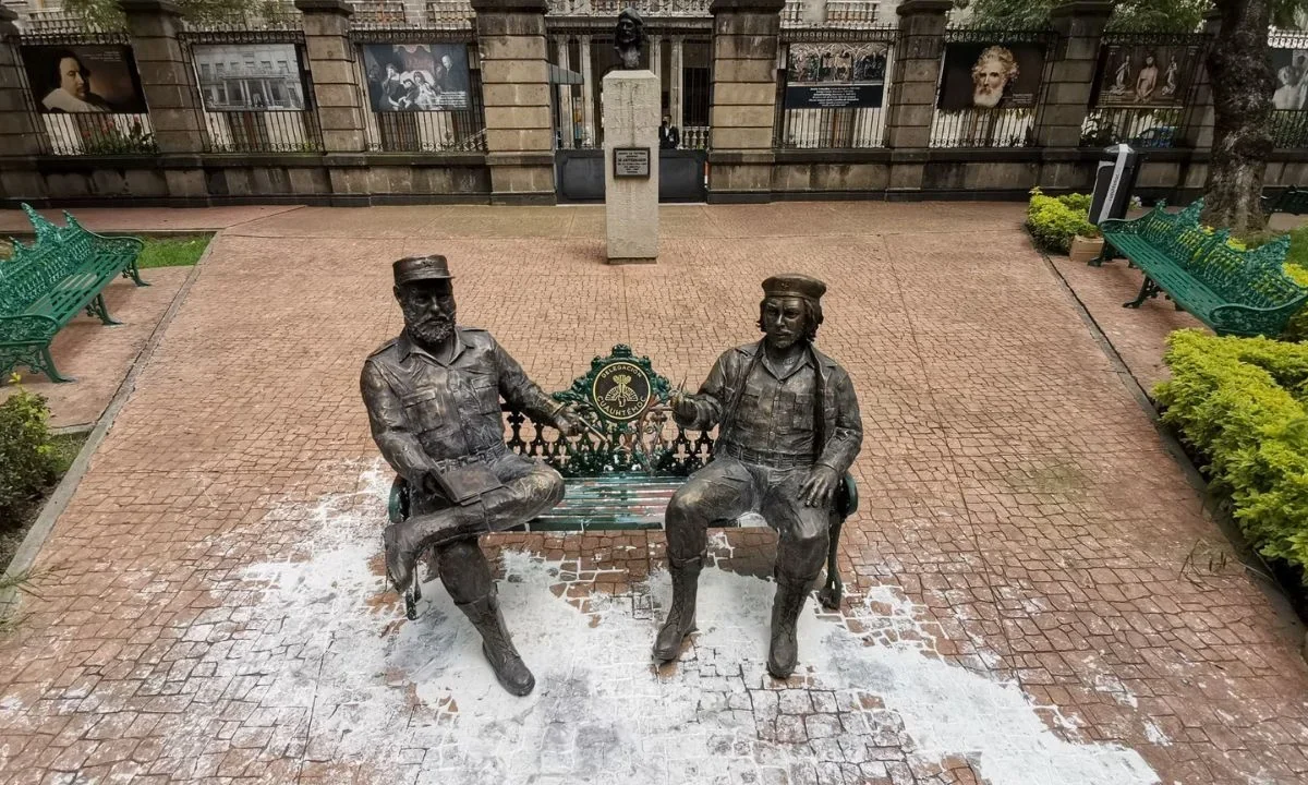 El Gobierno de CDMX Informó que debió avisarse al Comité de Monumentos y Obras Artísticas en Espacios Públicos para la remoción de la escultura.