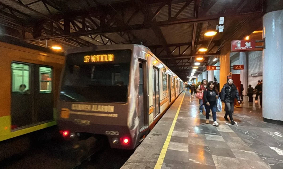 Restablecen servicio completo en la Línea A del Metro luego de 20 horas sin servicio en dos de sus estaciones.