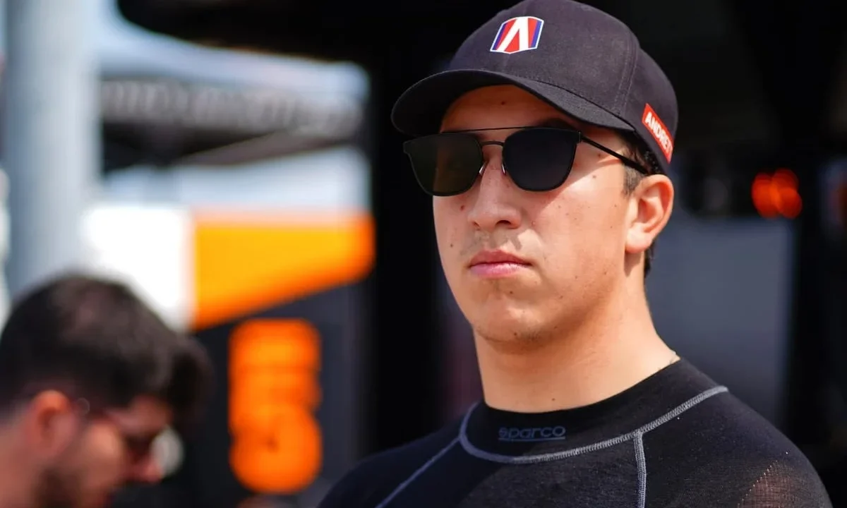 Ricardo Escotto compitió en el óvalo de Iowa con el auto No. 3 del equipo Andretti-Cape Motorsports.