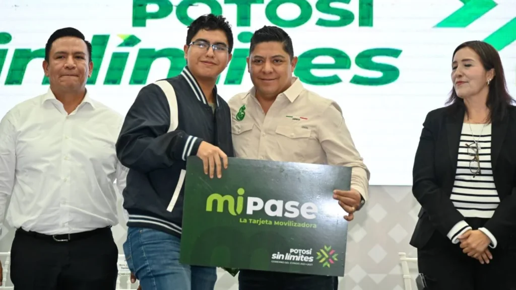 Ricardo Gallardo impulsa movilidad estudiantil sin límites con tarjetas 