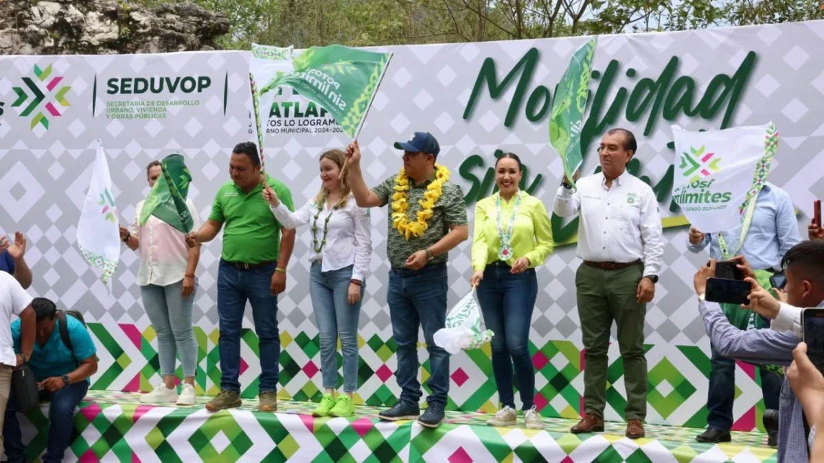 Ricardo Gallardo, gobernador de San Luis Potosí, se reúne con alcaldes para impulsar más obras.