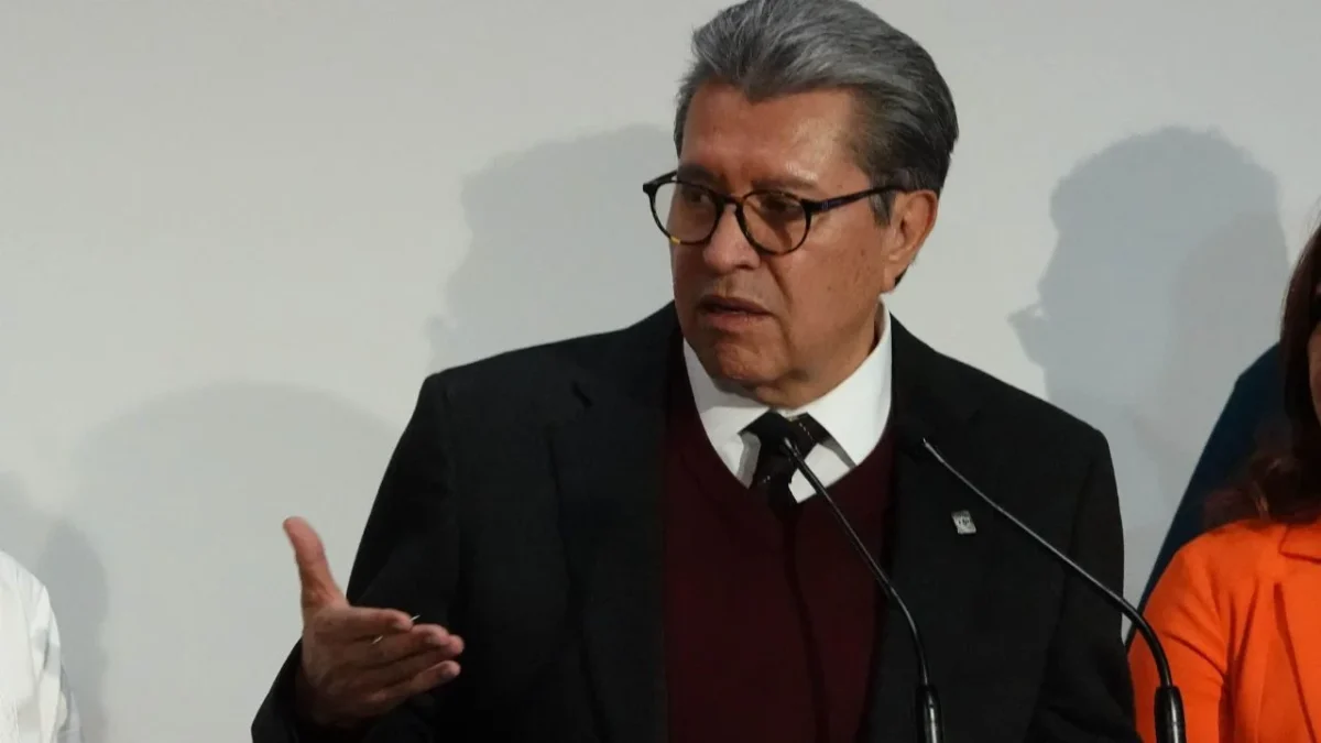 Ricardo Monreal señala que sus vacaciones son financiadas con su dinero