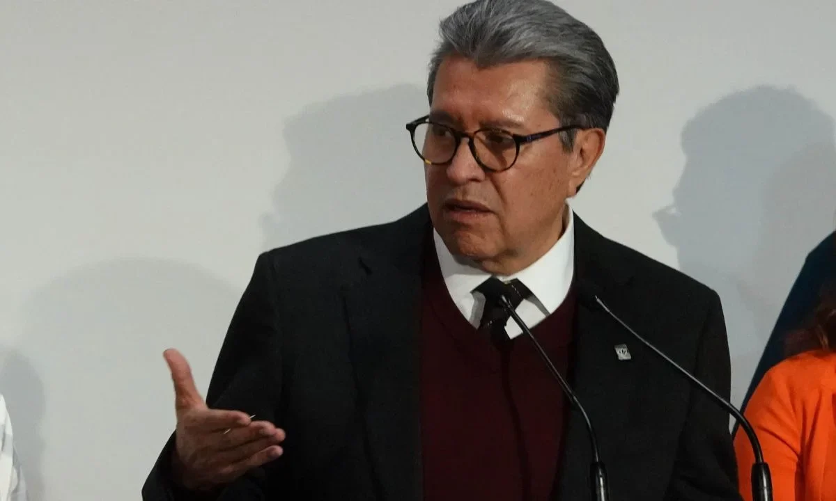 Ricardo Monreal señala que sus vacaciones son financiadas con su dinero