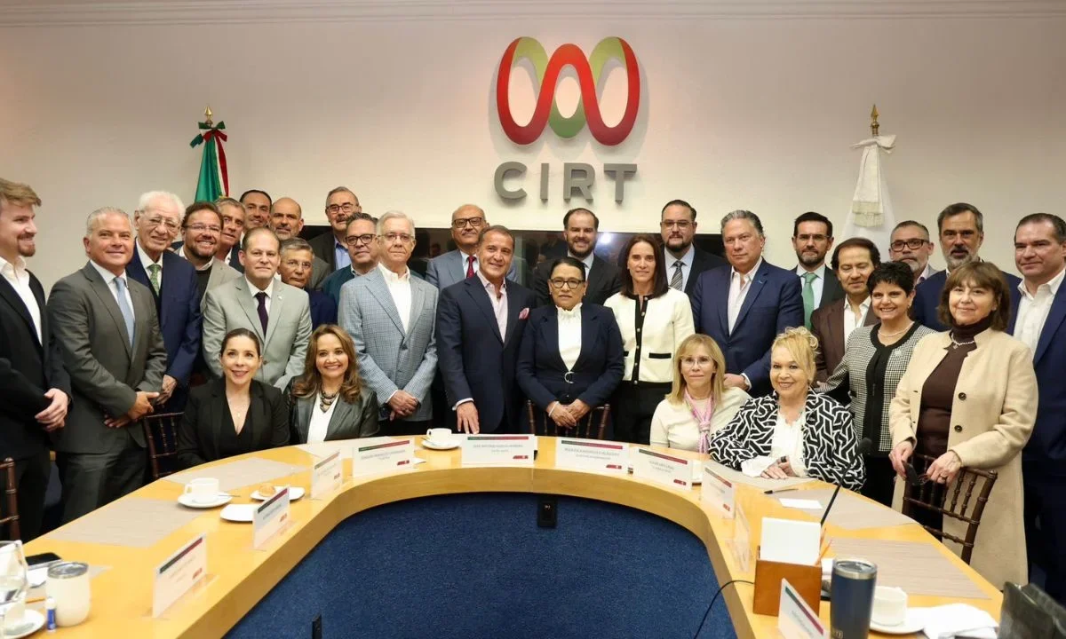 Rosa Icela, titular de la Segob, se reunió con la CIRT con el objetivo de fortalecer la colaboración entre el gobierno federal y los medios de comunicación.
