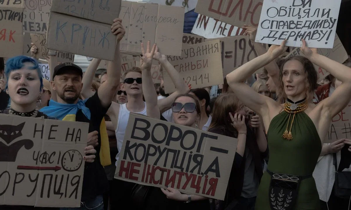Manifestantes se congregaron para exigir mayor transparencia a Zelenski