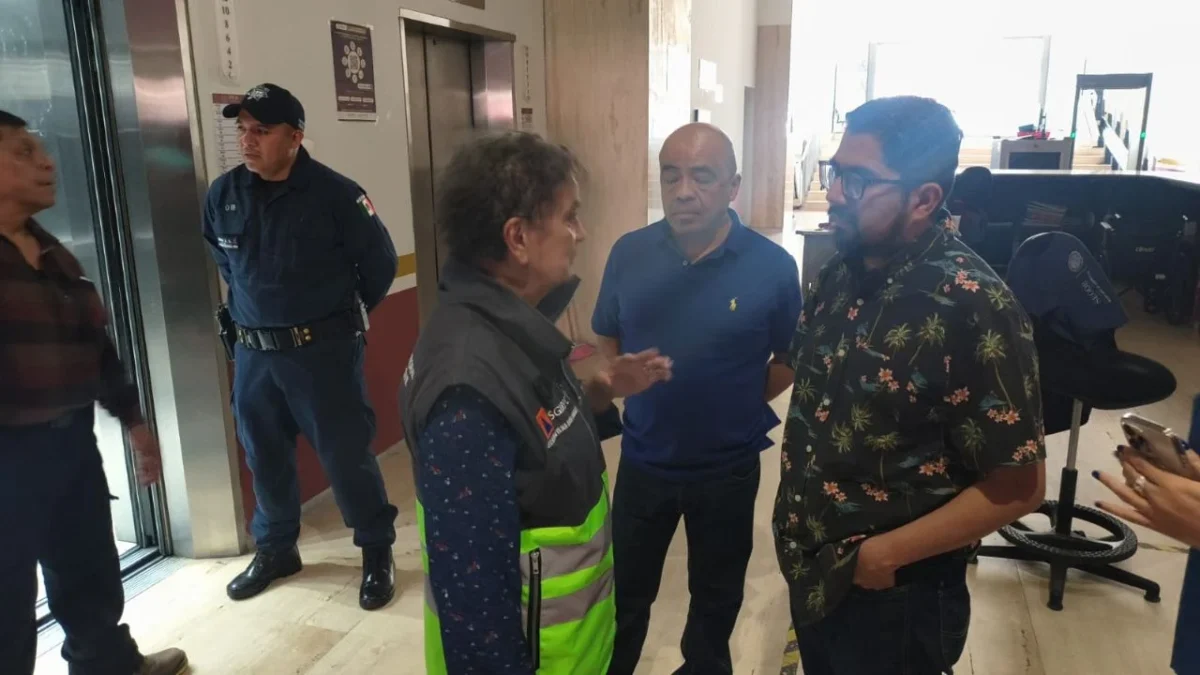 Se desploma elevador del Tribunal Federal de Conciliación Y Arbitraje en CDMX
