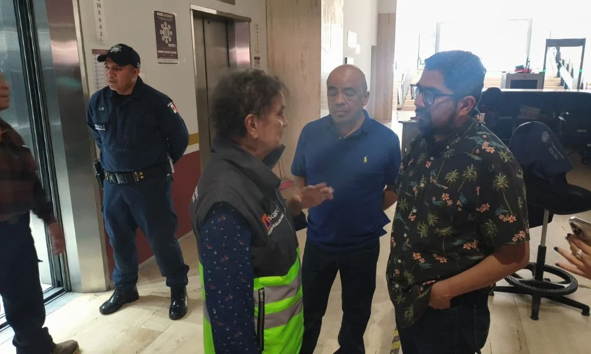 Se desploma elevador del Tribunal Federal de Conciliación Y Arbitraje en CDMX