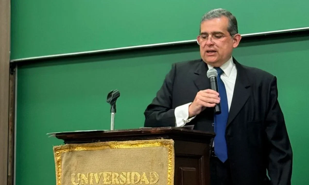 Experto pide actuar con estrategias firmes para hacer frente a la crisis aeroportuaria