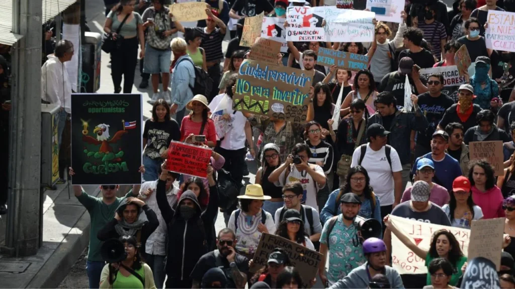 La Segunda Marcha contra la Gentrificación se vio acompañada por un fuerte dispositivo de seguridad de la policía capitalina.